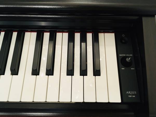 Arius leihen Yamaha YDP-144 Rosenholz