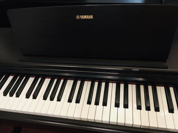 E-Piano Yamaha Arius YDP-144 R mieten