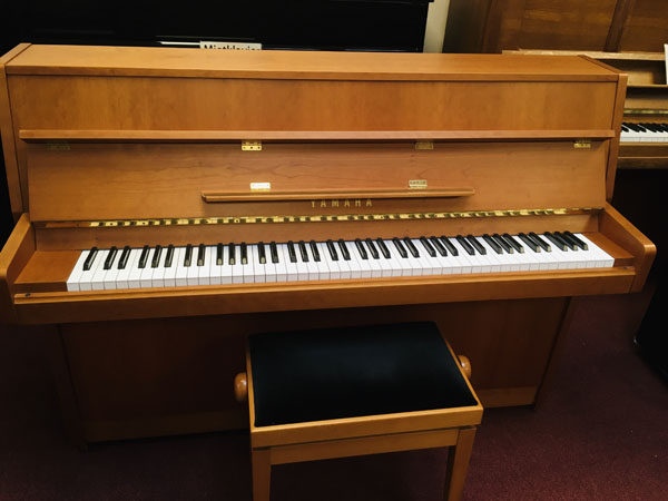 Yamaha Klavier kirschbaum mieten