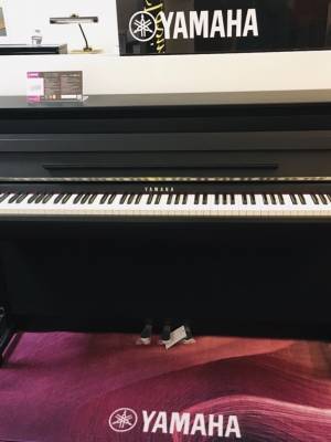 e piano kaufen CLP-785 PE schwarz poliert Yamaha Clavinova