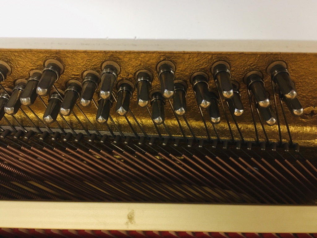 Mietklavier Schimmel weiss matt mit Moderator