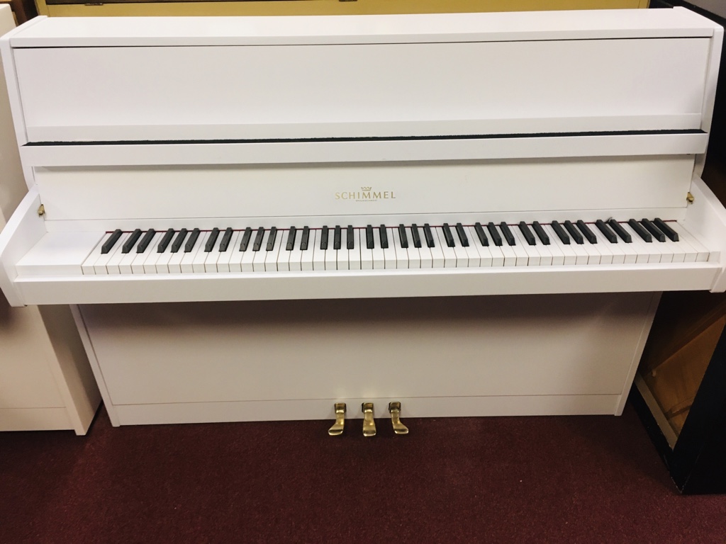 Mietklavier Schimmel weiss matt mit Moderator