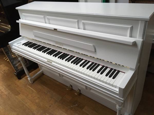 Feurich Klavier weiss matt mit Kassetten und Konsolen
