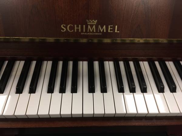 Schimmel Klavier mahagoni satiniert mieten