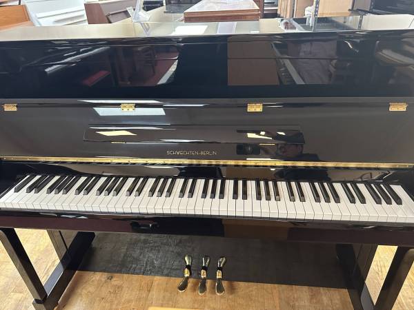 schwarz poliertes Mietpiano Schwechten