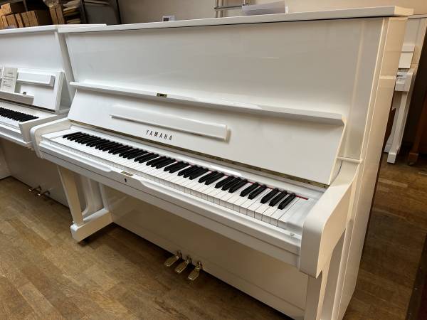 Gebrauchtklavier<br>Yamaha U1 weiss poliert – Bild 3