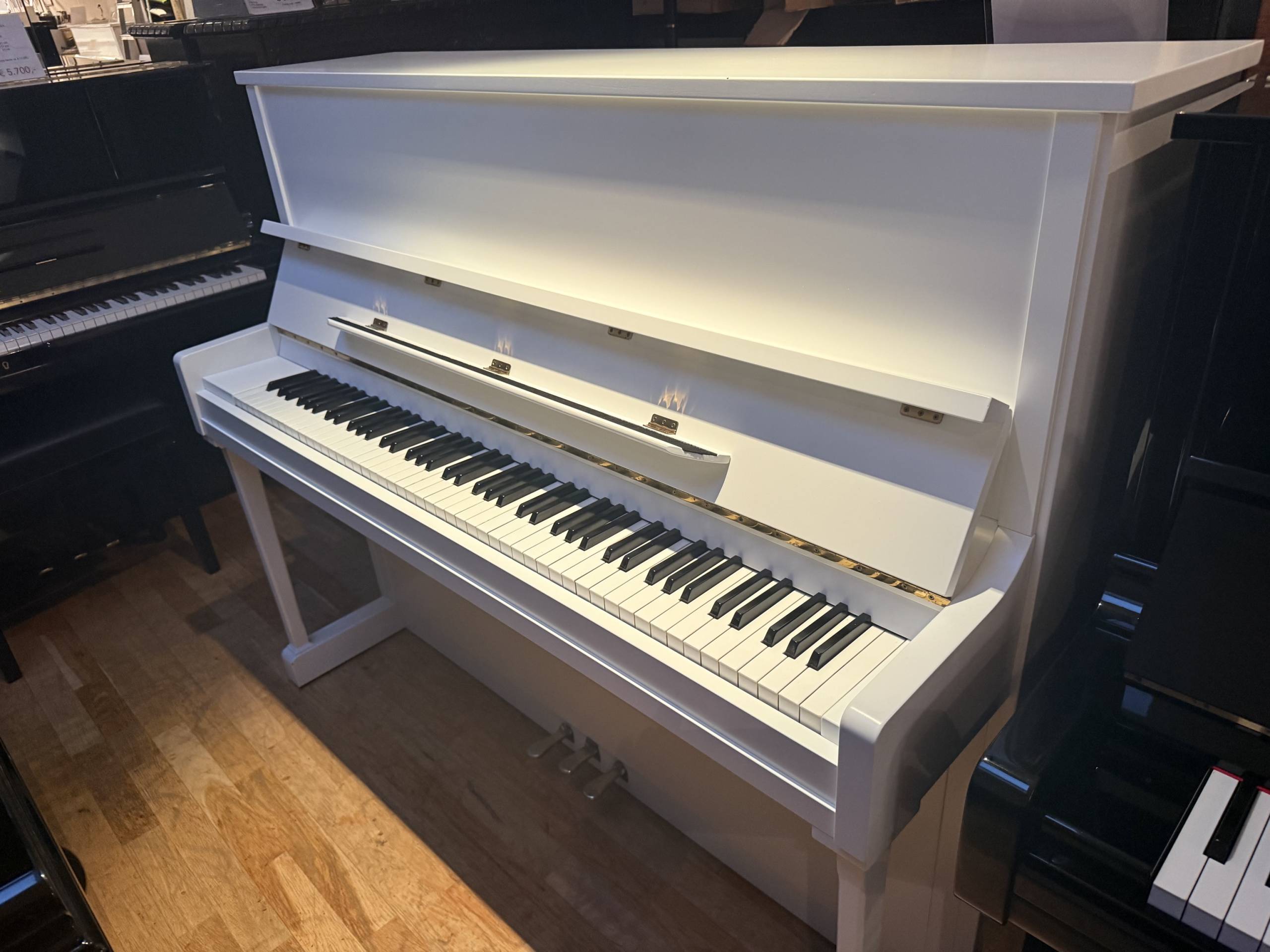 Mietklavier<br>Ibach weiss matt – Bild 5