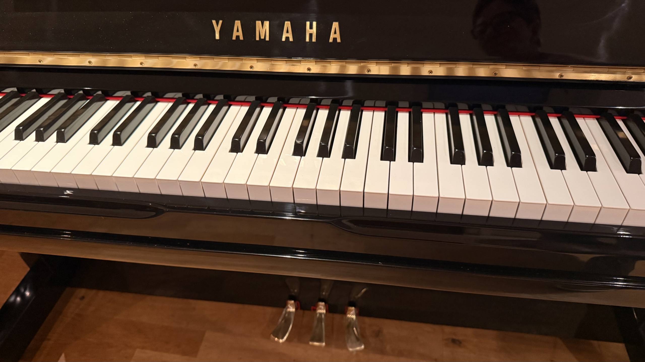 Gebrauchtklavier<br>Yamaha U10A schwarz poliert – Bild 2