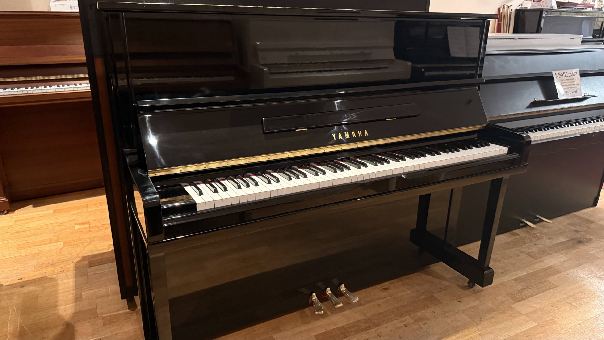 Gebrauchtklavier<br>Yamaha U10A schwarz poliert