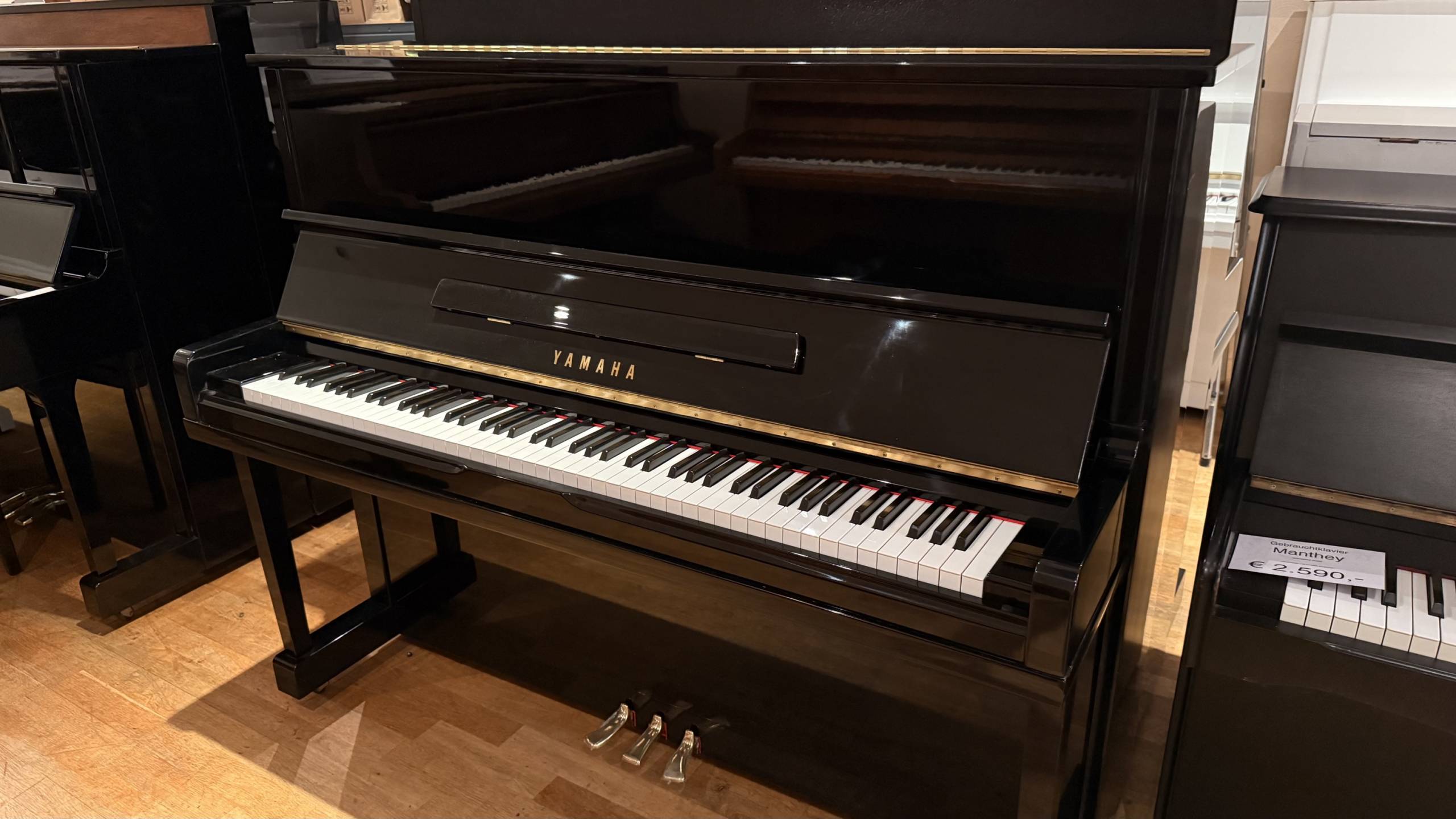 Gebrauchtklavier<br>Yamaha U10A schwarz poliert – Bild 4