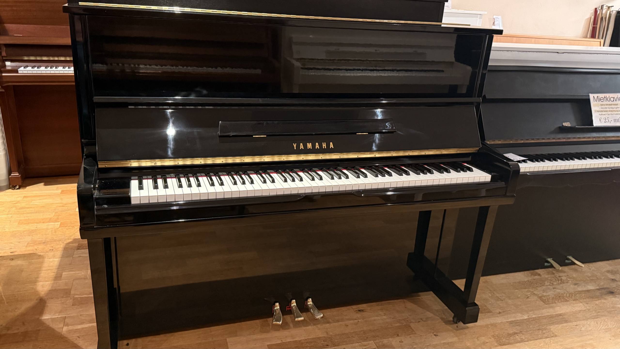 Gebrauchtklavier<br>Yamaha U10A schwarz poliert – Bild 6