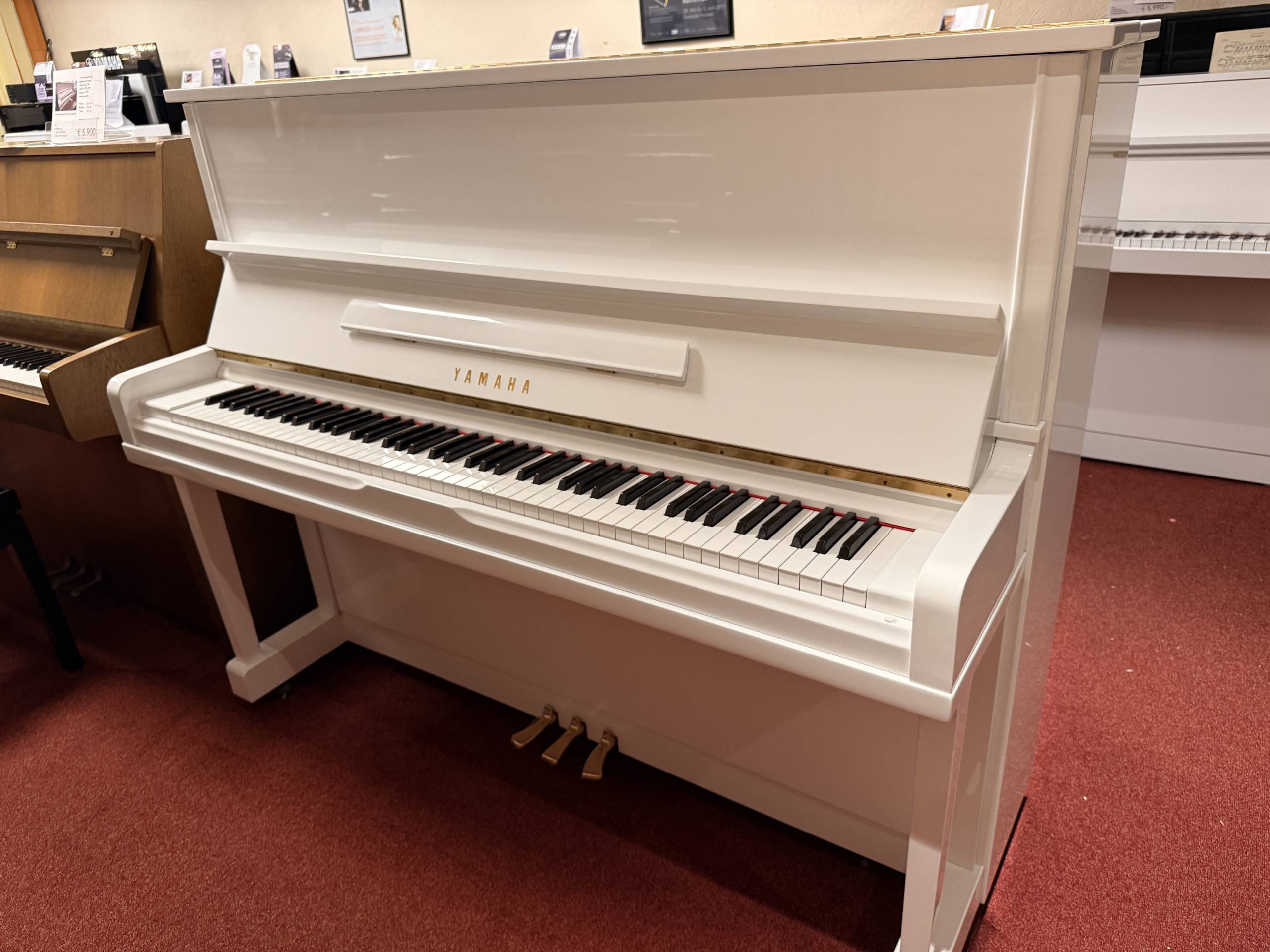 Gebrauchtklavier<br>Yamaha U10A weiss poliert – Bild 5