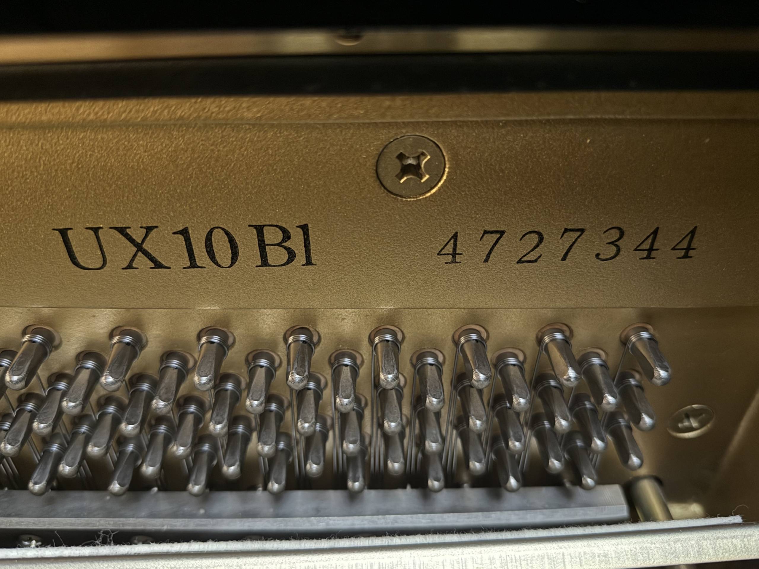 Gebrauchtklavier<br>Yamaha UX10BL schwarz poliert – Bild 3