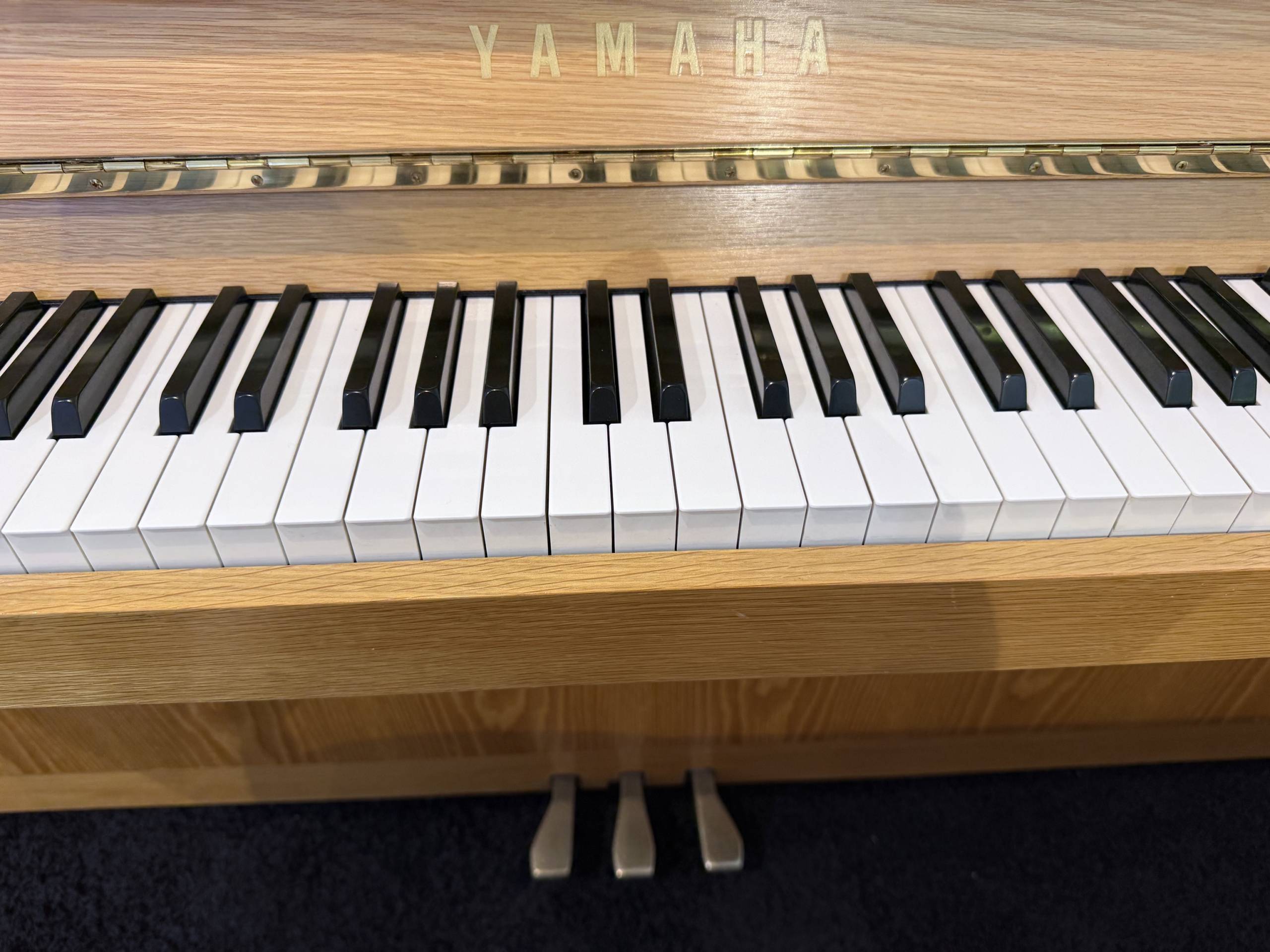 Mietklavier<br>Yamaha Eiche hell – Bild 4