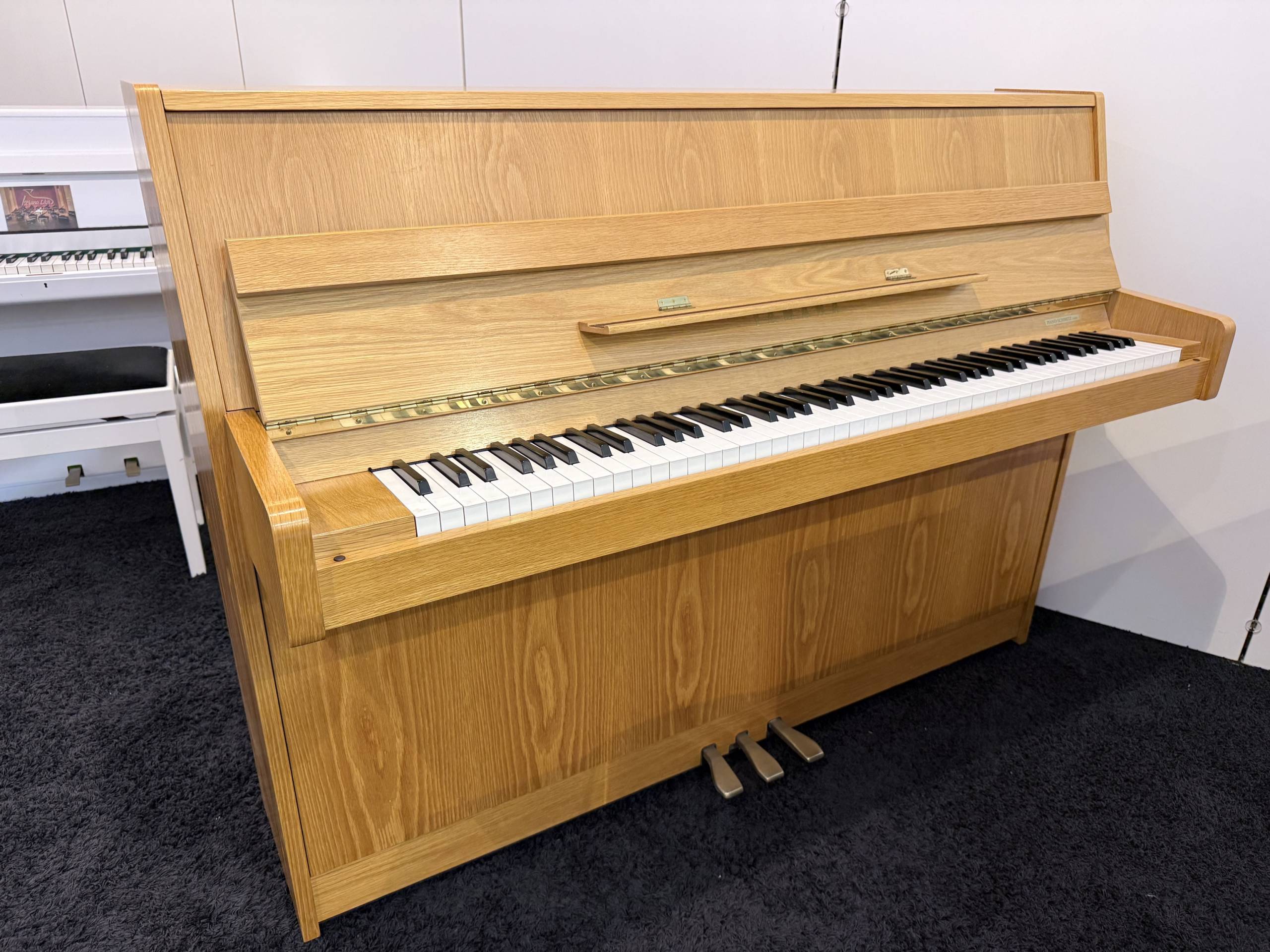 Mietklavier<br>Yamaha Eiche hell
