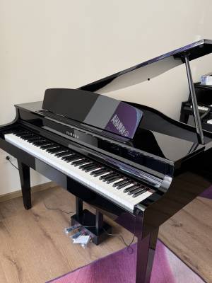 Vor-Vor-Vorgängermodell Digital-Flügel NEU<br>Yamaha CLP-565GP schwarz poliert