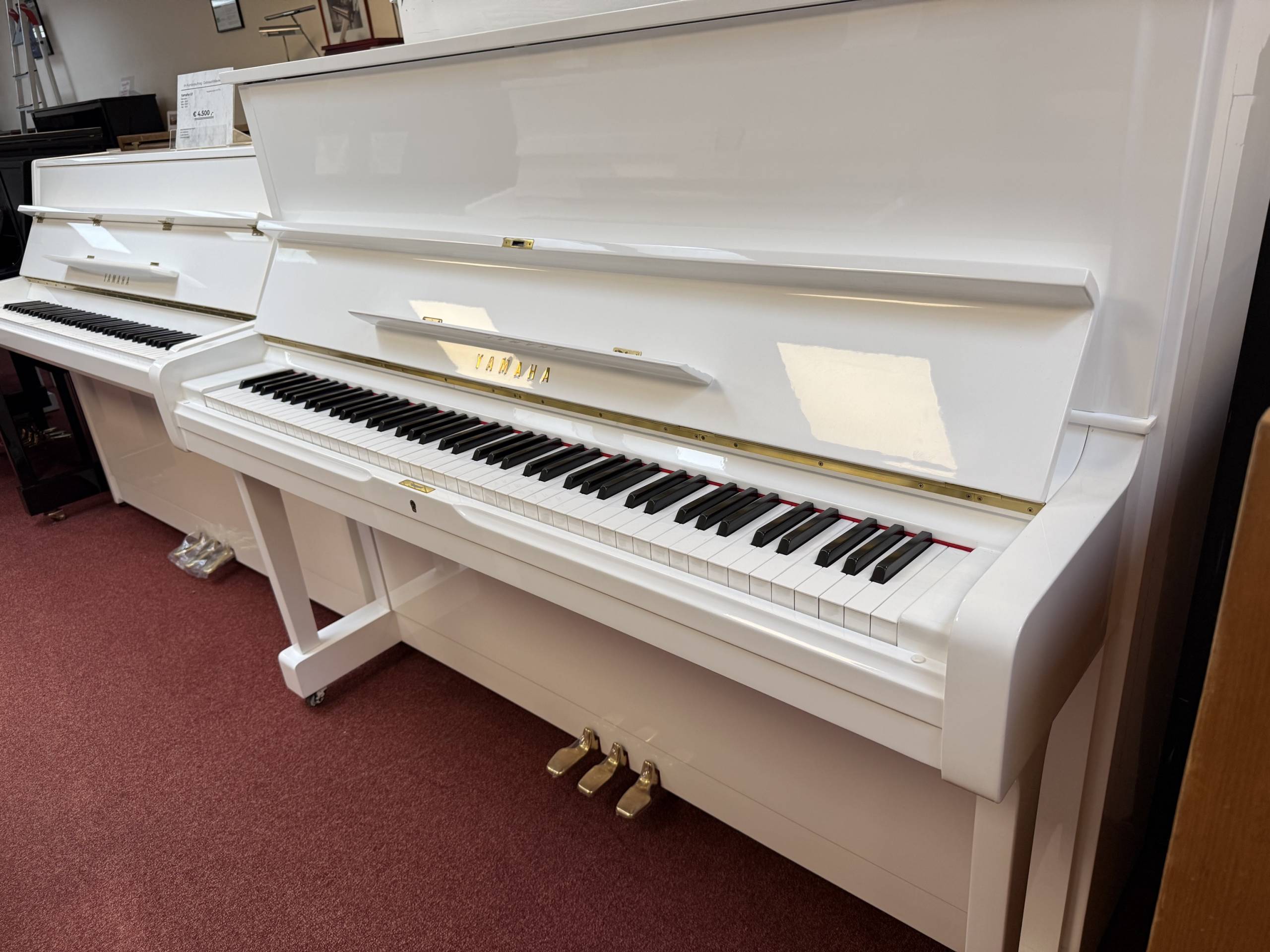 Gebrauchtklavier<br>Yamaha U1 PWH weiss poliert – Bild 3